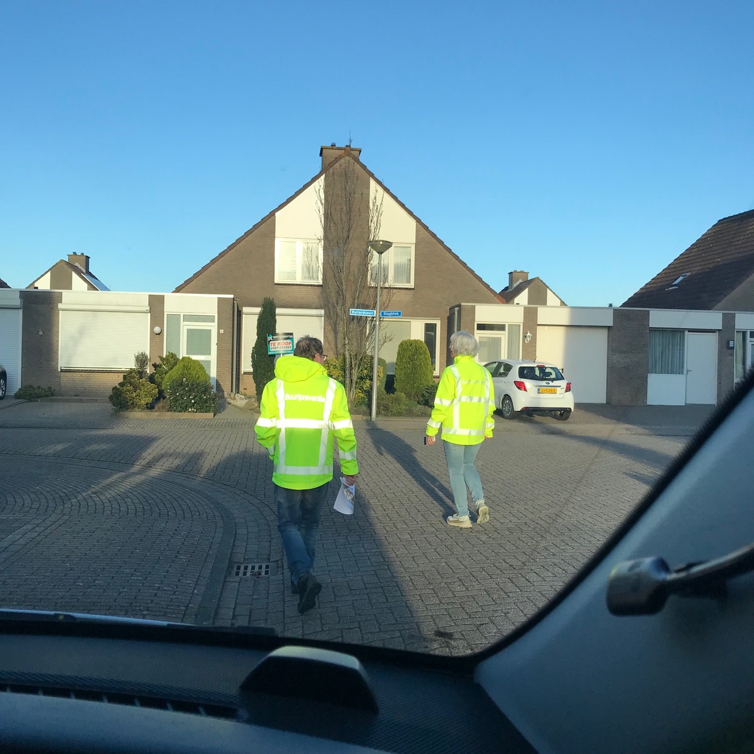 In koppels van 2 personen ging men op pad.